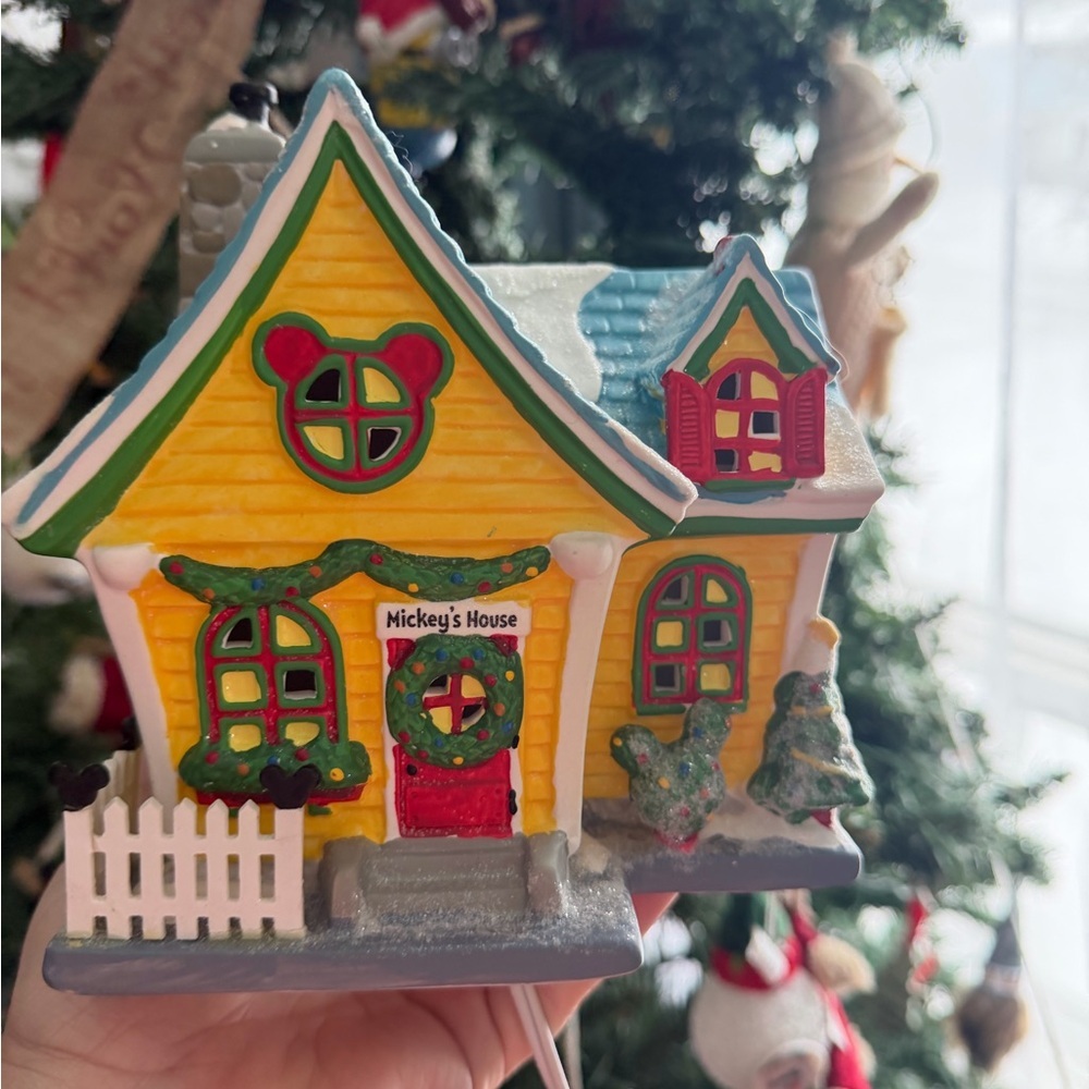 RETIRED Disney Dept 56 Mickey’s House Christmas Village w/ Box - Picture 7 of 7
